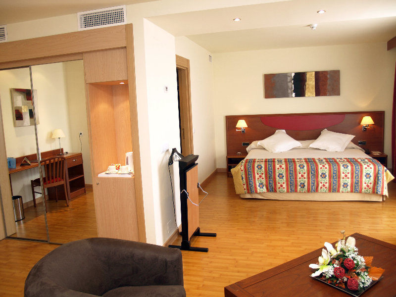 Alcala Plaza Hotel Alcalá de Henares Eksteriør billede